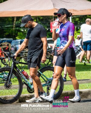 Johanna Solano Instagram - Si hay algo que admiro de vos es tu espíritu de lucha, lo apasionado y determinado que sos con todo lo que hacés.

Gracias por chinearnos, por protegernos, por estar siempre presente. ❤️

Te felicito por el @granfondoguanacaste de este fin de semana, soy testigo todos los días al verte de lo complicado y estresante que es organizar, delegar, coordinar todo lo que involucra un evento como este, y una vez más me(nos) demostraste lo capaz e inteligente que sos.

Pero lo que más admiro de vos es que a pesar de todo lo que tenés en la cabeza en días como ese, sacás el tiempo para detalles como cargar mi bici, preparar las botellas, la nutrición y encima de todo darme asistencia. 🥹

¡Sos lo máximo! ¡Te amo! ❤️

📸 1: @bernimb_fotografia 
📸 2: @josuefphoto 
📸 3: @__braulioromero__ 
📸 4 y 5: @alexbach18 @mtbpuromotor 
📸 7: @__braulioromero__