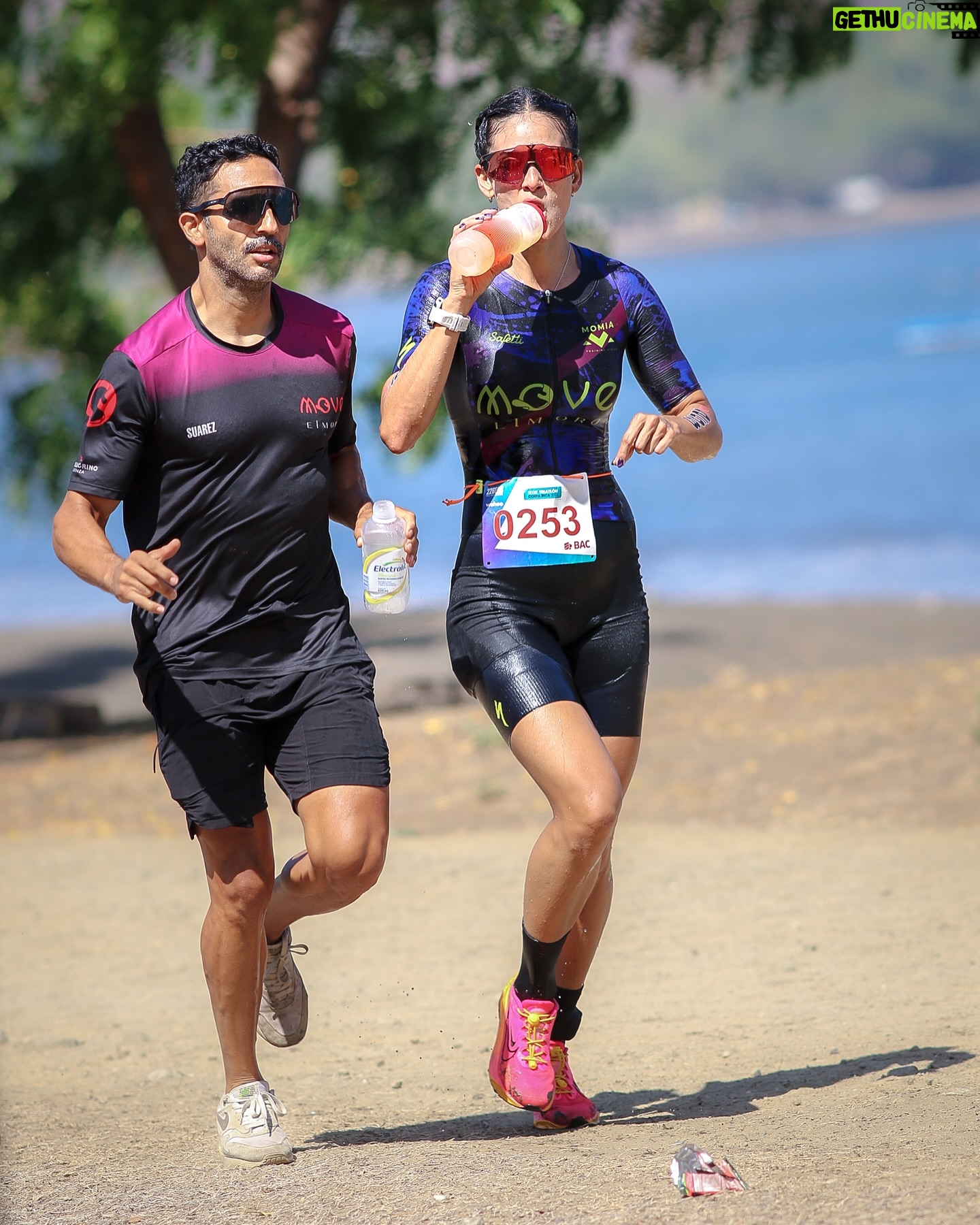 Johanna Solano - 14.6K Likes - Si hay algo que admiro de vos es tu espíritu de lucha, lo apasionado y determinado que sos con todo lo que hacés.
Gracias por chinearnos, por protegernos, por estar siempre presente. ❤️
Te felicito por el @granfondoguanacaste de este fin de semana, soy testigo todos los días al verte de lo complicado y estresante que es organizar, delegar, coordinar todo lo que involucra un evento como este, y una vez más me(nos) demostraste lo capaz e inteligente que sos.
Pero lo que más admiro de vos es que a pesar de todo lo que tenés en la cabeza en días como ese, sacás el tiempo para detalles como cargar mi bici, preparar las botellas, la nutrición y encima de todo darme asistencia. 🥹
¡Sos lo máximo! ¡Te amo! ❤️
📸 1: @bernimb_fotografia
📸 2: @josuefphoto
📸 3: @__braulioromero__
📸 4 y 5: @alexbach18 @mtbpuromotor
📸 7: @__braulioromero__