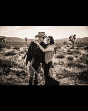 John 5 Instagram - Rita told me let’s go hiking Let’s go hiking and I said I want to play guitar. She said there’s amps out in the desert you can plug into when I got there I found out she was just kidding. @rlowery photo @mattwilsonimages