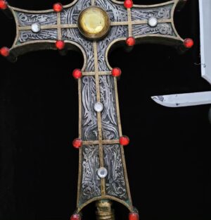 John Carpenter Instagram - Are you the ultimate VAMPIRES fan? Want a chance to channel your inner Jack Crow? Well, look no further. We got you covered. Only a few of these RARE items are known to exist, and you now have a chance to own them. 

The VAMPIRES prop lot include:

SCREEN-USED

1.) Cross - (Not the Hero "Black Cross" Of Berziers)

2.) Vampire Hunter’s Crossbow -  

3.) Vampire Hunter’s Pike (Real) - 

4.) Vampire Hunter’s Pike (Rubber) - 

5.) Vampire Hunter’s Shield - 

6.) Wooden stake - SOLD

7.) Cardinal Alba’s Dagger (Real) - 

8.) Cardinal Alba’s Dagger (Rubber) 

9.) Father Giovanni’s Aspergillum (Sprinkler) -

10.) Crossbow Arrows - 

11.) Quiver -

FROM THE PRODUCTION

12.) Vampire Hunter’s Mission Knife (Real) - 

13.) Wooden Mallet -

14.) Blood syringe tube - 

Buyer covers fees and shipping. Each prop comes with a COA signed by John Carpenter and Sandy King 

Please DM @stormkingcomics for pricing and other details

Will ONLY consider REASONABLE offers.

#johncarpenter #vampires #horror #90shorror