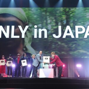 John Daub Instagram - YouTube FanFest “1 Million Subscriber Award” event was pretty incredible, the only non-Japanese creator there and an honor to receive it from @hikakin — one day I’ll be back there again with even more excitement! If you can see it, believe in it — and it can be done ٩(^‿^)۶ @youtube