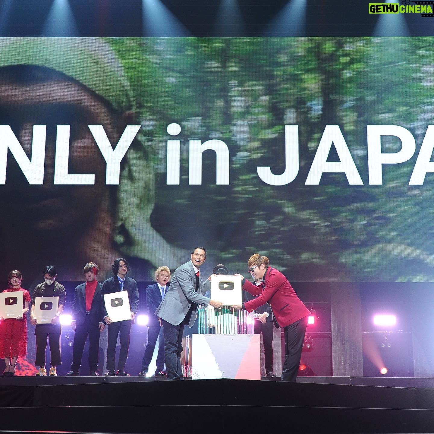 John Daub - 4.7K Likes - YouTube FanFest “1 Million Subscriber Award” event was pretty incredible, the only non-Japanese creator there and an honor to receive it from @hikakin — one day I’ll be back there again with even more excitement! If you can see it, believe in it — and it can be done ٩(^‿^)۶ @youtube
