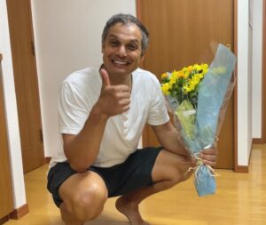 John Daub Instagram - The GIVE & GO Father’s Day Flowers, 2.0 seconds flat! Have to respect Leo’s speed 🏃‍♂️💨💐😂 Happy Father’s Day, enjoy Sunday!