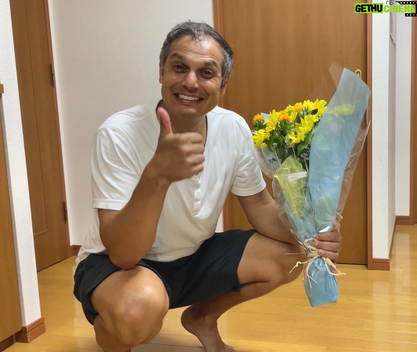 John Daub - 2.5K Likes - The GIVE & GO Father’s Day Flowers, 2.0 seconds flat! Have to respect Leo’s speed 🏃♂️💨💐😂 Happy Father’s Day, enjoy Sunday!