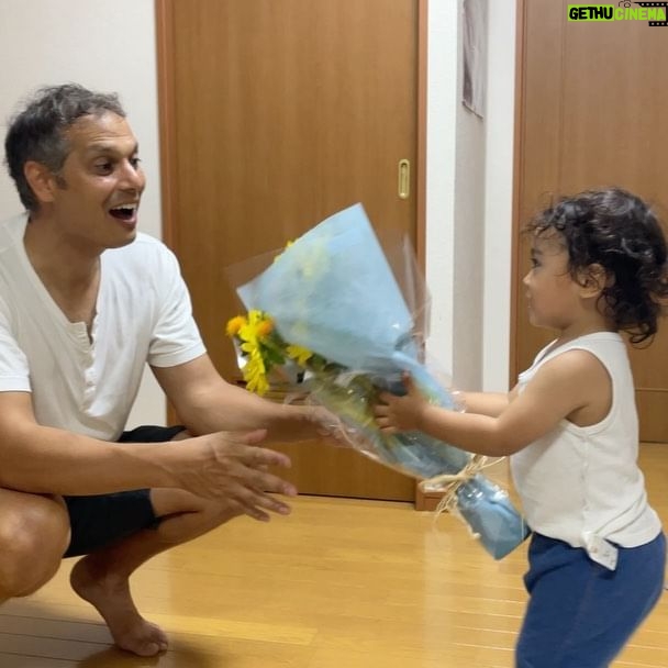 John Daub - 2.5K Likes - The GIVE & GO Father’s Day Flowers, 2.0 seconds flat! Have to respect Leo’s speed 🏃♂️💨💐😂 Happy Father’s Day, enjoy Sunday!