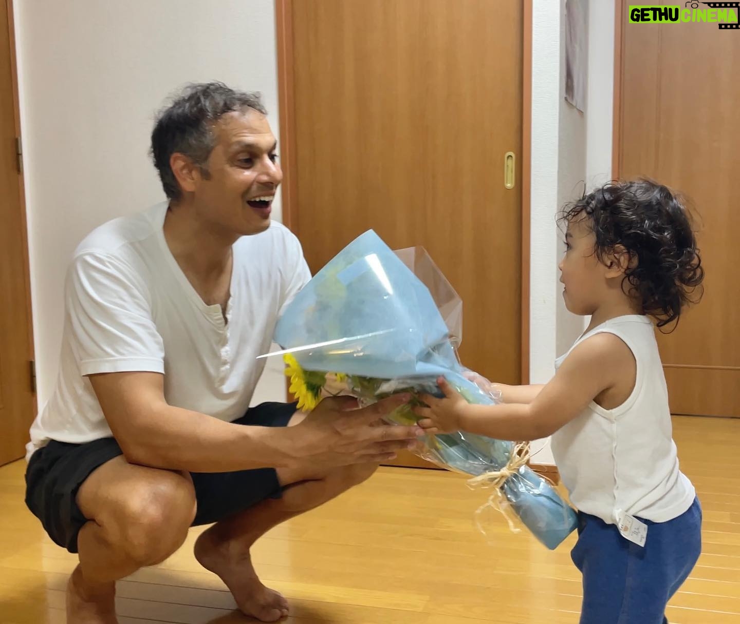 John Daub - 2.5K Likes - The GIVE & GO Father’s Day Flowers, 2.0 seconds flat! Have to respect Leo’s speed 🏃♂️💨💐😂 Happy Father’s Day, enjoy Sunday!