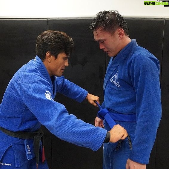 John Harlan Kim - 4.5K Likes - While shooting in Hawaii years ago, I worked with two absolute champions @ensoninoue & another Aussie, Alex OāLoughlin⦠they introduced me to the incredible sport of Brazilian jiu jitsu. Been doing it ever since. Endless thanks to my coaches and training partners (& those who looked after me in Vancouver!) š