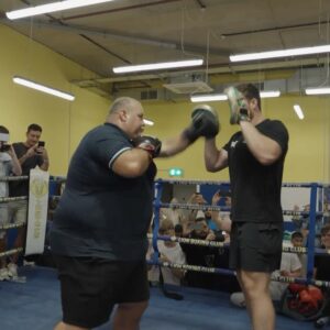 Johnny Fisher Instagram - What a night back at grassroots level - the beating heart of boxing 🫀

An unforgettable night for young people at @lionboxingacademy_pitfieldst after @itsbigjohn1’s pad session masterclass 👏 

Thanks again to @johnnyfisher1, @giorgiovisioli, the coaches, volunteers and all the kids in attendance 👊