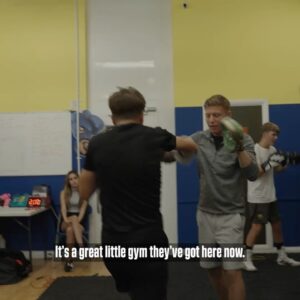 Johnny Fisher Instagram - What a night back at grassroots level - the beating heart of boxing 🫀

An unforgettable night for young people at @lionboxingacademy_pitfieldst after @itsbigjohn1’s pad session masterclass 👏 

Thanks again to @johnnyfisher1, @giorgiovisioli, the coaches, volunteers and all the kids in attendance 👊