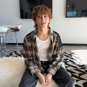 Johnny Suh Instagram - no filter @onyourm__ark