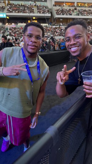 Joivan Wade Instagram - For Boxing Fans Across The World 🥊  What a Night @tbudcrawford with another W. 

Beautiful Experience. To everyone wondering why I didn’t throw a fight party, I hope you forgive me now 🙏🏾😂 

Thank you @officialillwill eternally grateful brother. Glad I got to catch up with so many of my mates ringside 😂🍾