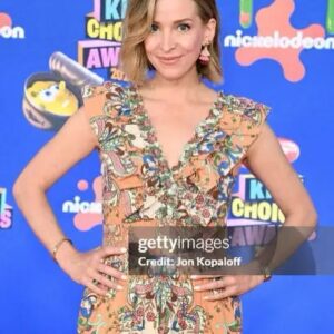 Jolie Jenkins Instagram - Oh! The @nickelodeon KCAs last night were such a ridiculously fun time! Adored being with my @nicktheloudhouse fam and walking the orange carpet 🧡 

Huge shout out to the amazing fans that have supported our show. We truly love and appreciate you 🥰

👗 : @lovethelabelnyc 
💇‍♀️ : @sandrashowershair 
💄 : me w/ @ericataylor2347 tutorials 😜