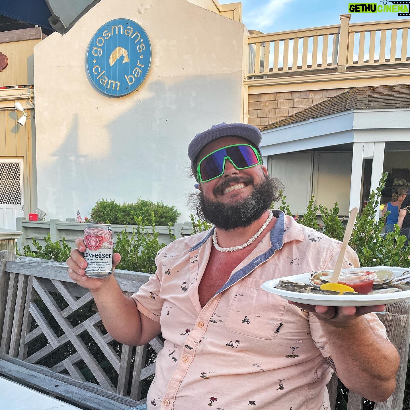Jon Gabrus - 4.3K Likes - I missed my family slightly more than I miss east coast food.
My order:
4 dozen clams on the half shell
Half a dozen bud heavies