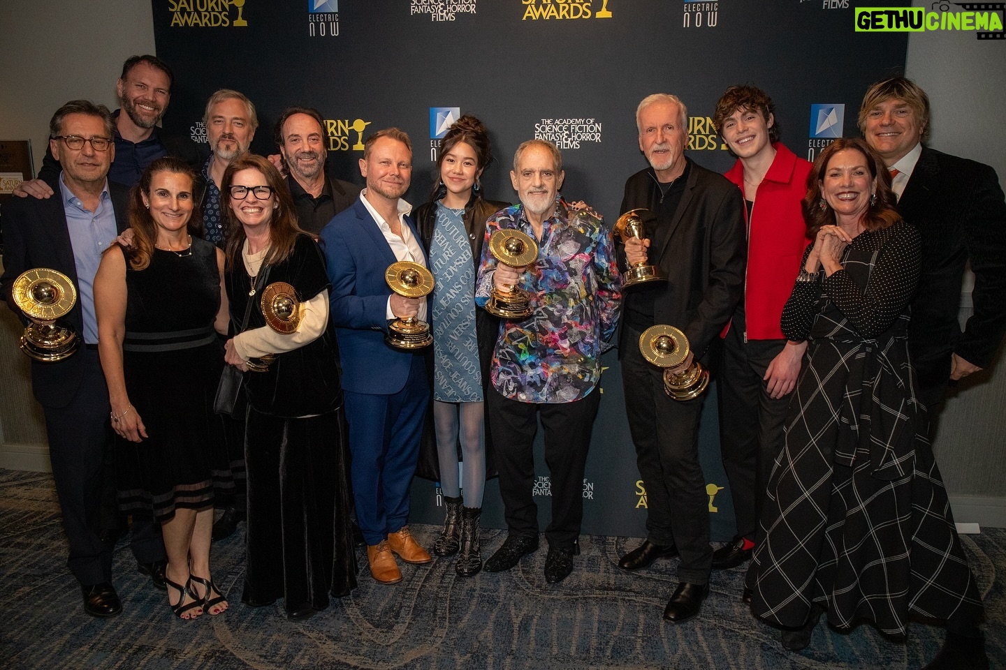 Jon Landau - 17K Likes - A big congratulations to team Avatar for a stellar night at the @saturnawards this weekend!
The team took home four wins, including Best Science Fiction Film, Best Film Direction, Best Film Screenwriting, and Best Film Visual / Special Effects. (📸: Saturn Awards / Electric Entertainment)