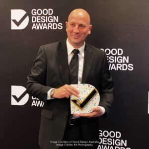 Jon Landau Instagram - A big congratulations to John Garvin and the teams at @design_industry and @wetaworkshop for their @gooddesignaus win with the Avatar Dive Mask over the weekend.
 
The Avatar Dive Mask design was a collaboration between several key departments and individuals, including @jamescameronofficial, John Garvin (Supervising Master Diver), Nathan Burke and Choor-Hong Tan (Design   Industry), Lans Hansen (@wetaworkshop) and @debscottcostumes (costume design).