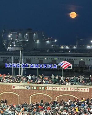 Jon Miller Instagram - SWIPE⬅️ 🍓🌖 The Giants won beneath the glow of the Strawberry Moon last night, 4-0‼️💯 In these shots the moonrise is seen from the radio booth at 8:43p, PDT…then moving higher into the darkening sky. ⚾️ Alex Cobb #superchill #shutout (Photos shot from the @knbr booth w/ my iPhone 14 Pro Max). ************************************************************* #sfgiants #sfgigantes #orioles #strawberrymoon #fullmoonparty #fullmoon🌕 #fullmoonvibes #fullmoonrising  #fullmoonmagic #yayarea #yaaasss #chillvibe #citybythebay #ilovesanfrancisco #ballparkchasers