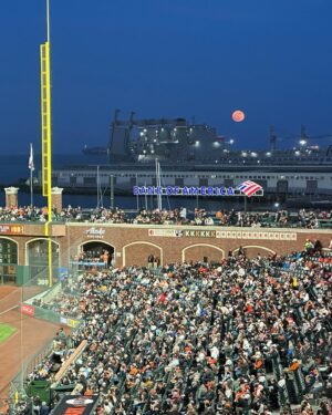 Jon Miller Instagram - SWIPE⬅️ 🍓🌖 The Giants won beneath the glow of the Strawberry Moon last night, 4-0‼️💯 In these shots the moonrise is seen from the radio booth at 8:43p, PDT…then moving higher into the darkening sky. ⚾️ Alex Cobb #superchill #shutout (Photos shot from the @knbr booth w/ my iPhone 14 Pro Max). ************************************************************* #sfgiants #sfgigantes #orioles #strawberrymoon #fullmoonparty #fullmoon🌕 #fullmoonvibes #fullmoonrising  #fullmoonmagic #yayarea #yaaasss #chillvibe #citybythebay #ilovesanfrancisco #ballparkchasers
