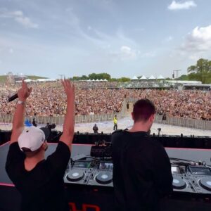 Jonas Blue Instagram - Took Endless Summer to Canada for the first time and we couldn’t have asked for a warmer welcome. 🇨🇦

Thank you @veldmusicfestival for embracing our sound on the main stage. We hope to see you again very soon. Love, Jonas and Sam. ♾️🍁 

PS: Which upcoming release do you think we’re discussing in the final slide? 👀