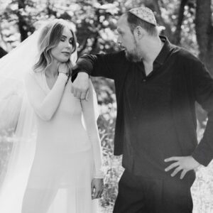 Jonatan Unge Instagram - Nytt avsnitt ute av ”Bianca och Jonatan gifter dig judiskt”. Relationspodden med en diskret doft av gefilte.