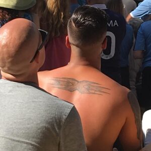 Jonatan Unge Instagram - Det måste vara Vin Diesel för ingen skulle väl tatuera ut sig till Vin Diesel? Nä. Klart det är Vin Diesel.