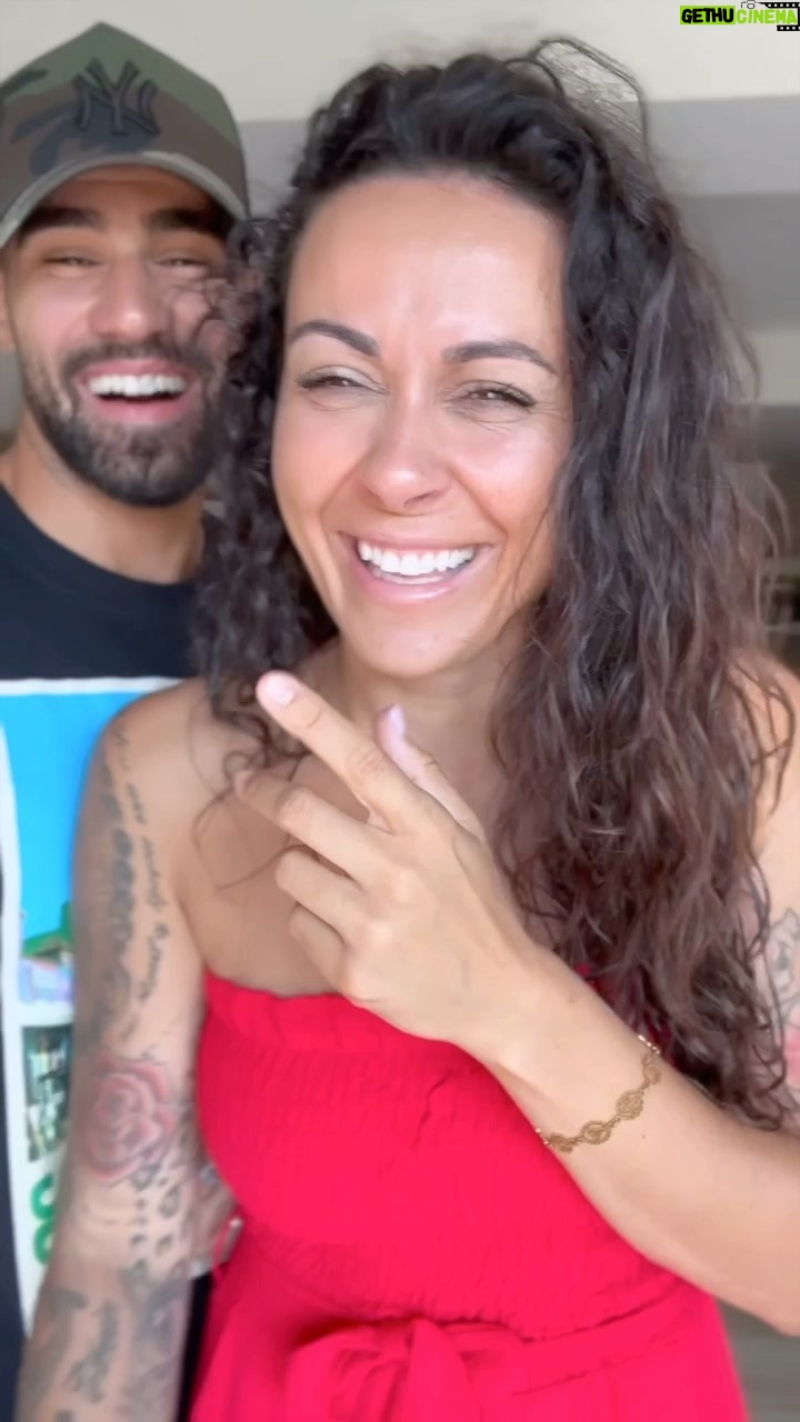 Jonathan Matijas - 11.5K Likes - L’ENVERS DU DÉCOR 😂
Quand tu es parent et influ ça ne se passe pas toujours comme prévu 😂
On ne comprend pas pourquoi, mais en ce moment, sa lubie, c’est de mettre des coups de boule partout 🥊
Ne vous inquiétez pas il va bien et surtout il n’était pas seul au moment où c’est arrivé !
Nous ne laissons jamais notre fils sans surveillance encore moins quand nous sommes sur notre téléphone 🙏🏼
Pendant notre partenariat avec nos amis @maybe_paris_ 😜
#parents #influ #influencer #story