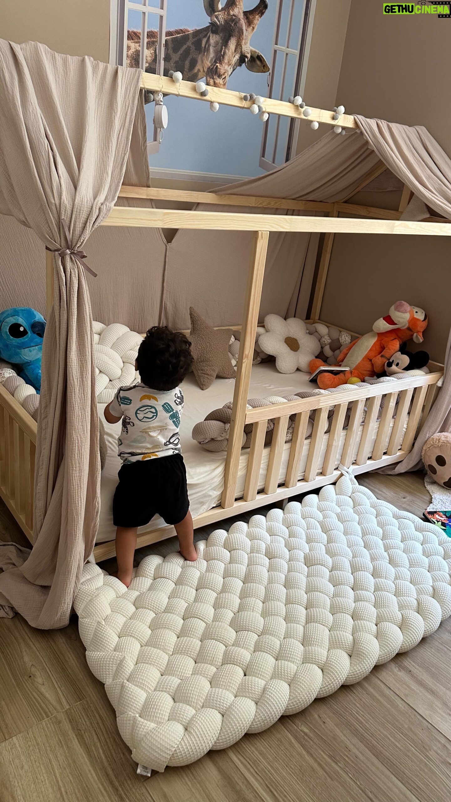 Jonathan Matijas - 10.7K Likes - Le nouveau lit de notre trésor
Concours ❤️
Gagne le lit la déco le matelas 🤫
Rdv sur les Instagram
@les_tresses_a_sissou @housswood @doolit_fr
Bonne chance à tous ❤️
On vous a montrer au travers de notre nouveau vlog que nous avons changé le lit de Loüka et vous aimeriez-vous changer le lit de votre trésor? ❤️
( non rémunéré )