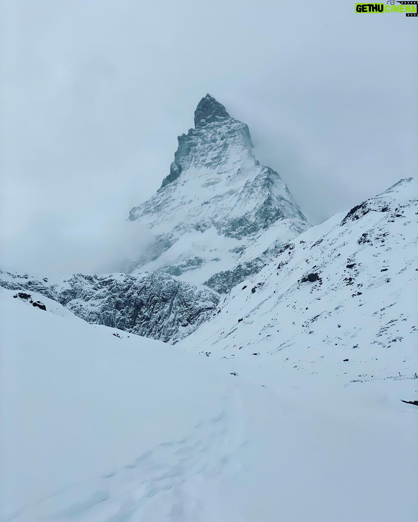 Jono Grant - 2K Likes - #Matterhorn #Cervinia #Zermatt @warrensmithskiacademy @warrensmithski @cerviniavalt @zermatt.matterhorn