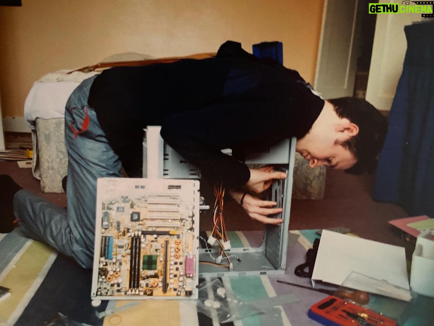 Jono Grant - 1.4K Likes - My friend @richardjonesface sent me this old photo from my university days, around 2000.
Saturday nights have returned to this level of geekery now, what with all the tweaking of online streaming setups etc.