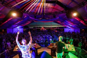 Jono Grant Instagram - Me vs @jamesanjunadeep at the #ABGTW silent disco last night!
📷 @alivecoverage