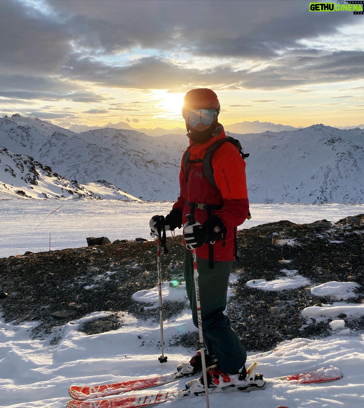 Jono Grant - 1.9K Likes - End of a wonderful week in @les3vallees_officiel.
The perfect combination of adrenaline and the serenity of the mountains... Thanks to @snowlimitsskischool for the tune up!
#ValThorens #Meribel #Courchevel
@rossignol #rossignol