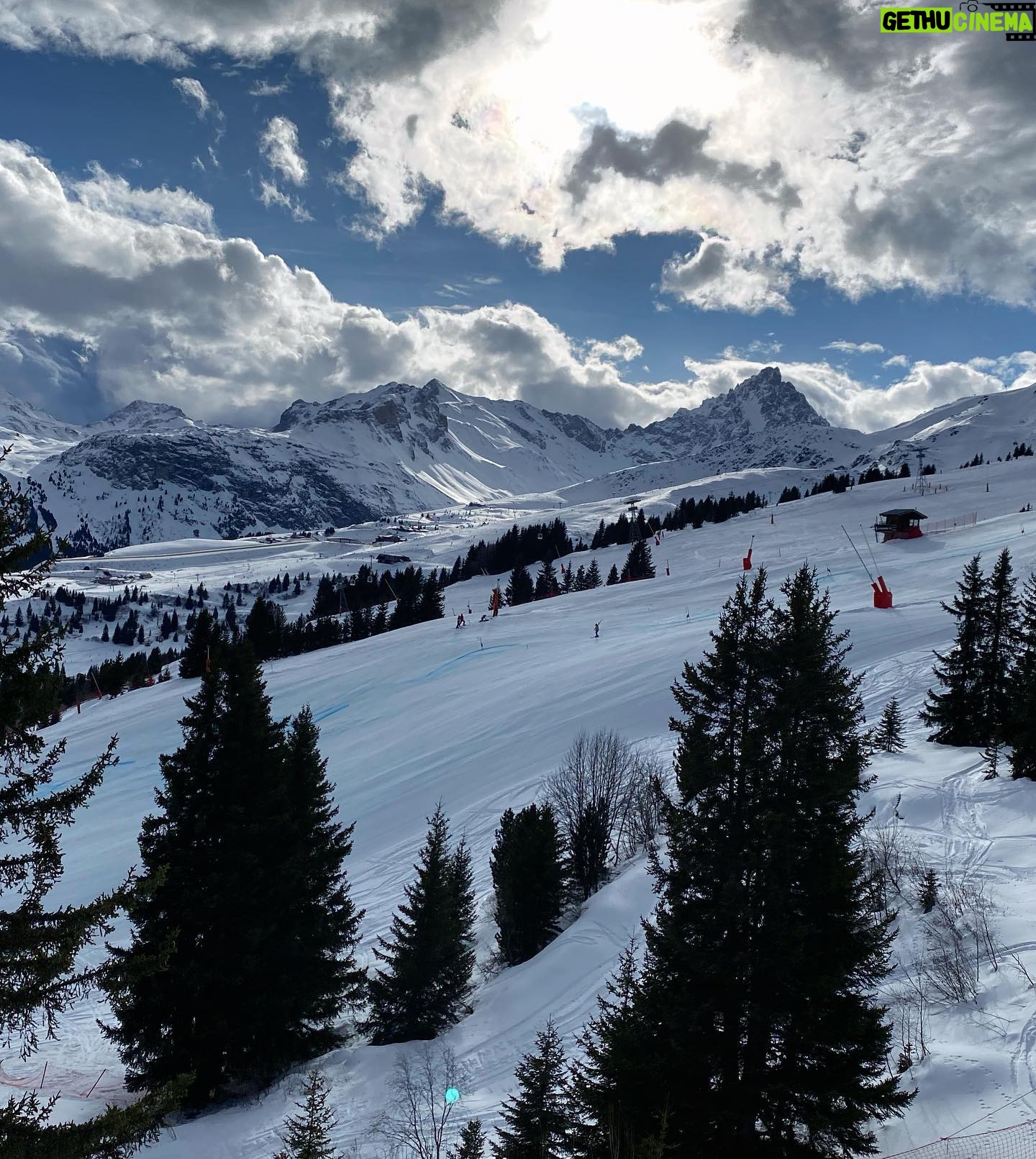Jono Grant - 1.9K Likes - End of a wonderful week in @les3vallees_officiel.
The perfect combination of adrenaline and the serenity of the mountains... Thanks to @snowlimitsskischool for the tune up!
#ValThorens #Meribel #Courchevel
@rossignol #rossignol