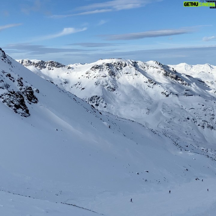 Jono Grant - 1.9K Likes - End of a wonderful week in @les3vallees_officiel.
The perfect combination of adrenaline and the serenity of the mountains... Thanks to @snowlimitsskischool for the tune up!
#ValThorens #Meribel #Courchevel
@rossignol #rossignol