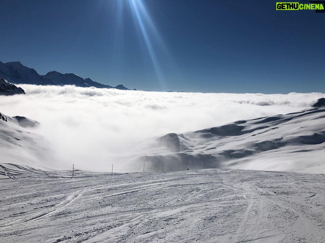 Jono Grant - 1.7K Likes - Life above the clouds today #naturalbeauty #skiing #scenery #France