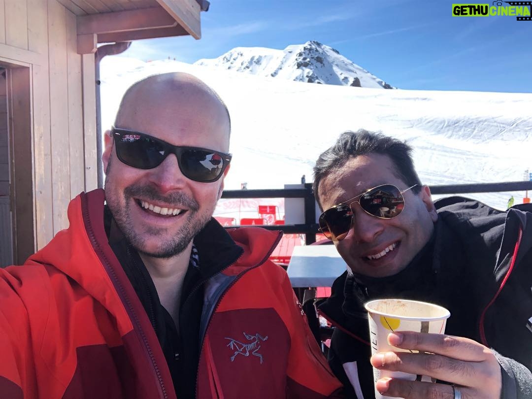 Jono Grant - 1.5K Likes - Feeling very fortunate to have enjoyed some exceptional late season skiing in @les3vallees_officiel . Pure joy. Was also very happy to book in a lesson with Andy @snowlimitsskischool who definitely pushed @rohitdhaun and I along a bit! Next stop #Singapore ✈️ #OnTour #aboveandbeyond