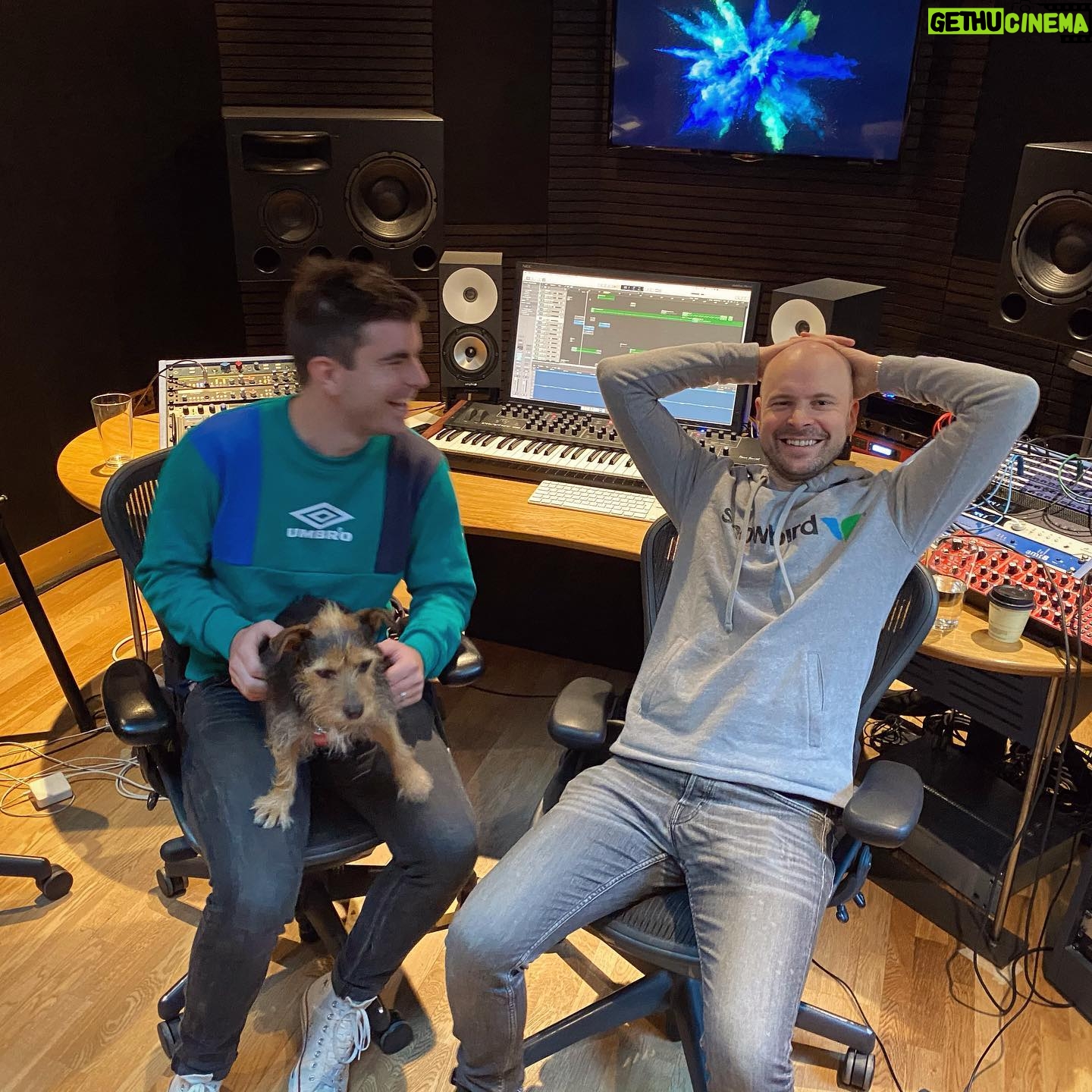 Jono Grant - 1.7K Likes - Great week of song writing with the super talented Sam @oppositetheother. That’s what it’s all about! #StudioTime #InTheZone #Terrier