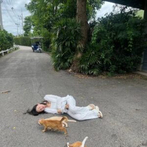 Joo Hyun-young Instagram - 바람 피기 좋은 날이군 ..