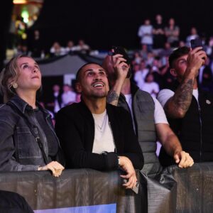 Jordan Gill Instagram - Best seats in the house watching England get through to the semi’s and @johnnyfisher1 light up the Copperbosh. What a night @matchroomboxing 👏🏽🏴󠁧󠁢󠁥󠁮󠁧󠁿🦁 #Lebooooooooosh