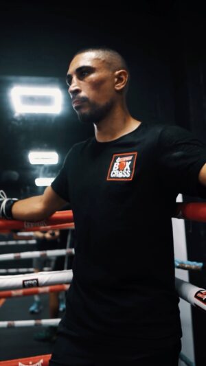 Jordan Gill Instagram - Serious work…⚡️

Jordan’s back. From coaching the younger generation, 2v1 sparring sessions… 🤣 to sharpening the 🥊’s again with our coaching team!

The atmosphere at the gym is at a all time high, loads of new faces, lots of hard work and plenty of smiles…🤝

Summers upon us, if you’re looking for a 24/7 gym with space for a variety of fitness goals… Now is the perfect time to come and get involved…📈

🎥 - @kieranhiggscontent 

#boxer #boxing #boxingtraining #boxinglife #boxinggym