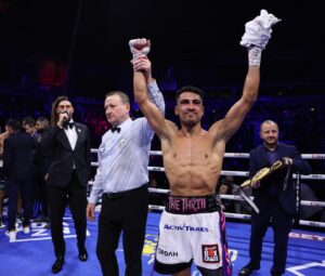 Jordan Gill Instagram - Belfast 🥶 what a buzz! Against the odds in the lion’s den, never any doubts. Massive comeback win to put me in the big leagues. Thanks for all the messages! Let’s go 🔥🔥🔥 #ConlanGill