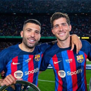 Jordi Alba Instagram - Te vas del club de tu vida habiéndolo dado todo y con numerosos recuerdos que muchos soñarían vivir. Fue para mí un orgullo poder lucir la camiseta del @fcbarcelona tantos años a tu lado y vivir muchos momentos icónicos y especiales del equipo.

Muchísima suerte en esta nueva etapa que está por venir tanto a ti como a tu familia, amigo. ❤️⚽️