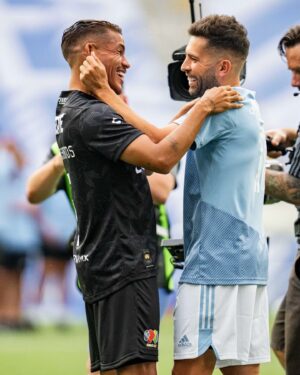 Jordi Alba Instagram - Especial primer día del #MLSAllStar reencontrándome con antiguos compañeros.🤝⚽️

Y con ganas de vivir el partido de mañana para seguir disfrutando de esta experiencia. 𝑳𝒆𝒕’𝒔 𝒈𝒐 @mls 𝒕𝒆𝒂𝒎 ! 🤜🏻🤛🏻