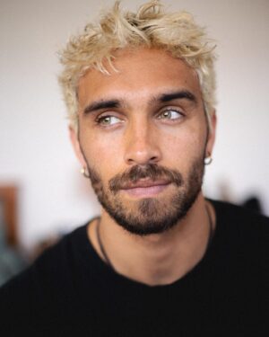 Jordi Webber Instagram - Some groovy things coming up this year 🎬

But like a lot of you out there, half the time - im still figuring things out ☺️
Ebbs and flows baby 🤙🏽🌊
Ride those highs, and use the lows 🧘🏽

Stay playful, keep trusting, and be a bloody good human being along the way 🌞❤️