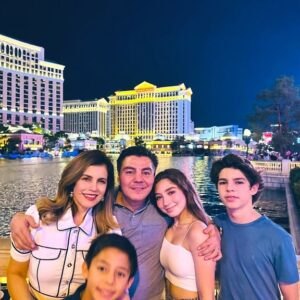 Jorge Arce Instagram - Buen día mi raza, disfrutando Las Vegas 🎰 en familia, hoy es mi inducción al salón de la fama, a la noche les subo video de la ceremonia, ánimo la vida es maravillosa..🤩