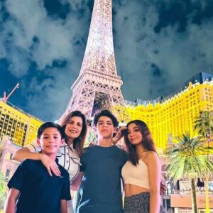 Jorge Arce Instagram - Buen día mi raza, disfrutando Las Vegas 🎰 en familia, hoy es mi inducción al salón de la fama, a la noche les subo video de la ceremonia, ánimo la vida es maravillosa..🤩
