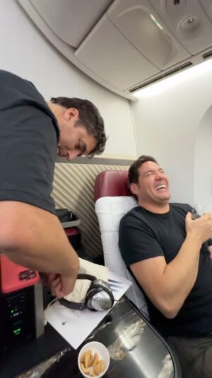 Jorge Zabaleta Instagram - Seguimos viajando y conociendo el mundo 🌍  junto a @latamairlines, que nos invitó a probar su experiencia a bordo.

#sociosporelmundo #Socios3.0 #eligeviajarmejor #viaje