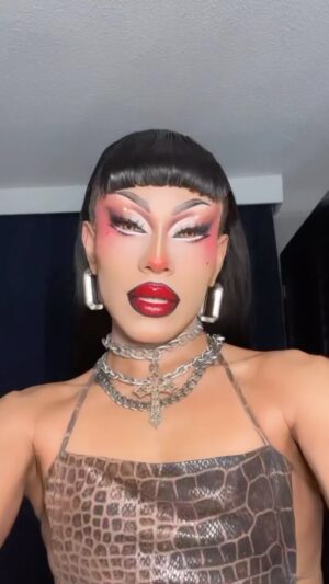 Jorgeous Instagram - New Year , New Mug 💋

Hair @omgeewigs