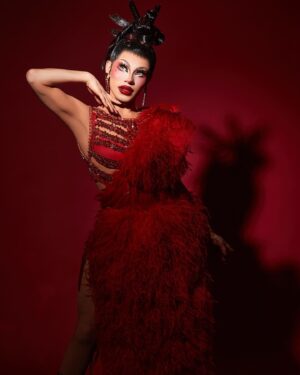 Jorgeous Instagram - Just Gaped #LilChiquita By Jorgeous. It Picass 💋🔥 
Photo By @ericrichardmagnussen 🔥
Hair @omgeewigs 🔥
Feathers By @fantasyfeathersnyc 🔥
Perfume Bottle By @handmadebyjacob 🔥 
Look By @perrymeekcostumedesign 🔥 

Thank You So Much @perrymeekcostumedesign For Making This Look So Last Min. The Designer Who Originally Was Supposed To Make This Look Told Me The DAY BEFORE I LEFT That He Hadn’t Even Started On My Look. Thank You So Muchh For Coming Thru So Last Min. I Love You ❤️@perrymeekcostumedesign