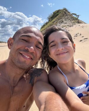 José Aldo Instagram - Hoje é dia da minha filhota, dia de comemorar mais 1 ano de vida! Você é gigante, uma grande razão que motiva minhas decisões, um dos maiores amor da minha vida e a maior torcedora que o Mengão já viu.

Que Deus sempre te ilumine. Te amo! ♥️