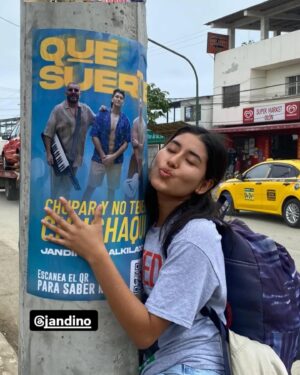 José Andrés Chiluiza Calderón Instagram - “Que suerte” lo que está pasando🍀🔥💛 #Alkilados #Jandino #quesuerte
