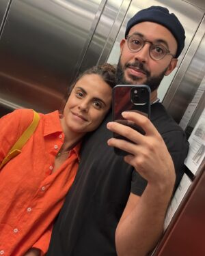 José Gil Instagram - A mulher que oxigena minha vida 🔥 que mantém nosso fogo acesso, que da gás pros nossos sonhos! O elemento mais abundante e fundamental da minha vida, é você @mariapinkus!